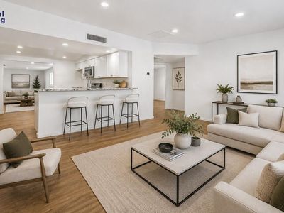 2242 W Calle Comodo
