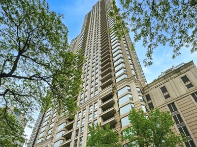 25 E Superior St APT 1801