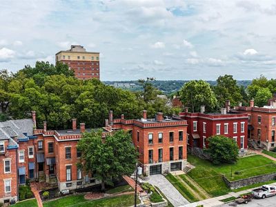 2138 Saint James Ave