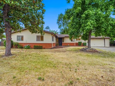 860 Lake Blvd