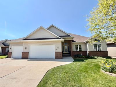 2402 Suncrest Dr