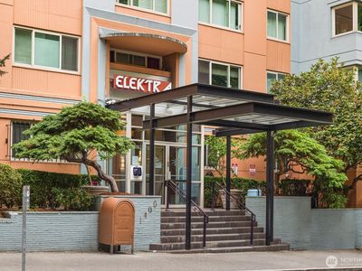 1400 Hubbell Place #301