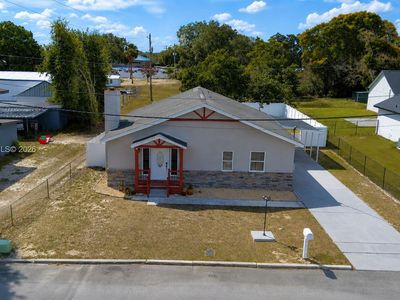 208 Center St