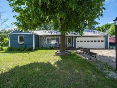 712 Meadowlark Dr SW