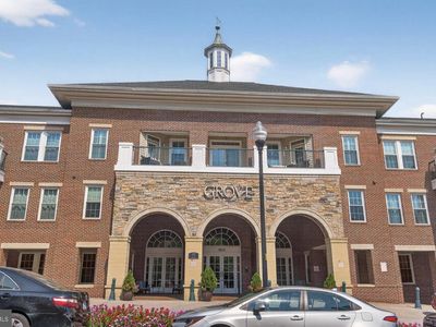 2465 Army Navy Dr #1-405