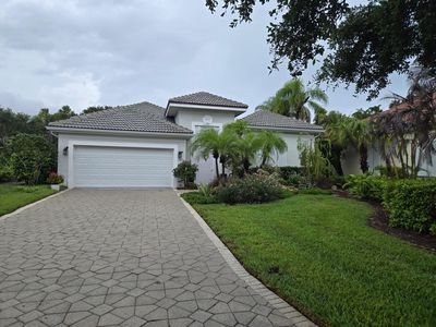 831 ISLAND CLUB Square