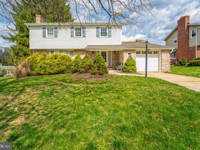 10802 Lakespring Way