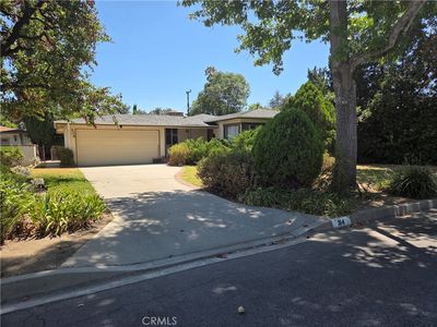 314 E Las Flores Ave