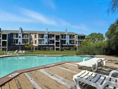18617 Egret Bay Blvd APT 712