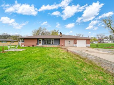220 Meadow Ln