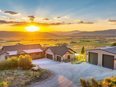 1212 Splendor Valley Rd