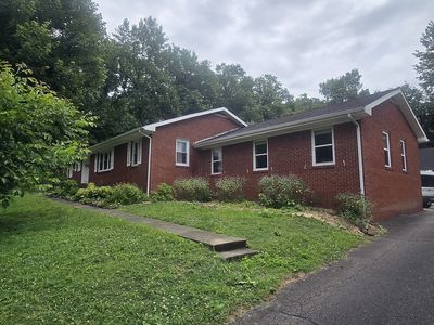 380 Vine Ave