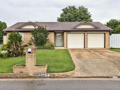 8300 S Drexel Pl