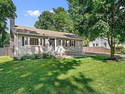 8 Fairbrook Rd