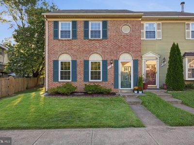 8650 Point Of Woods Dr