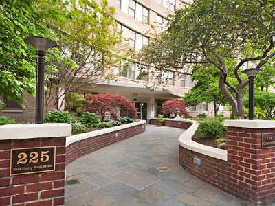 225 E 36th St APT 8C