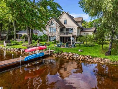 225 W Lake Dr