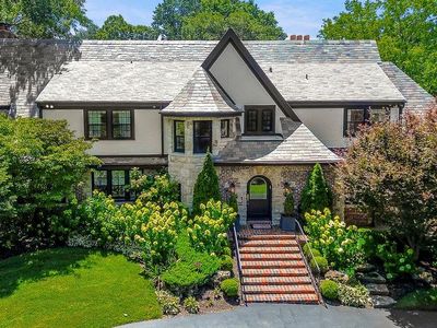 1235 W 57th Ter