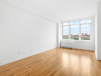 120 Riverside Blvd APT 4L