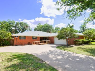 2233 River Oaks Cir