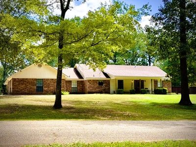 Property at 103 Dogwood Dr, Springhill, LA