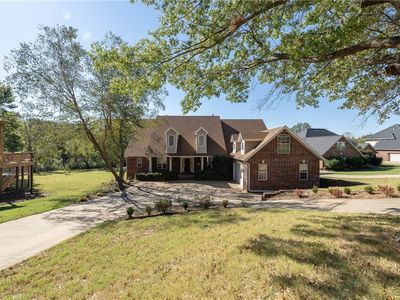 2865 N Dorchester Dr