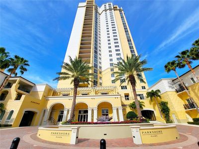 300 Beach Dr NE APT 504