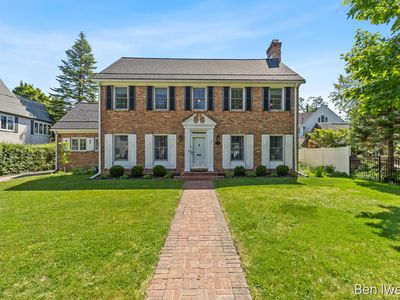610 Locust Ave SE