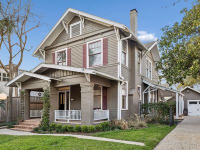 1108 Hyde Park Blvd
