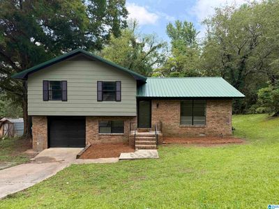 Property at 1018 Hillcrest Dr, Weaver, AL