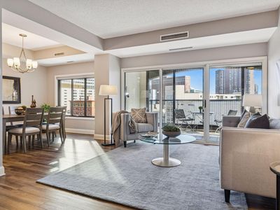 1201 Yale Pl APT 608