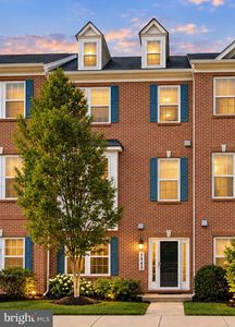 7545 Honey Locust Ln