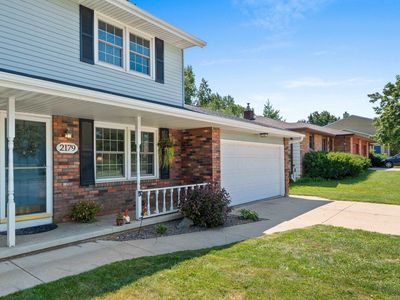 2179 Packerland Dr