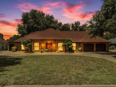 9208 Country Lake Dr
