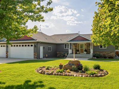 2111 Robins Nest SE