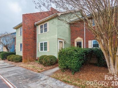1300 Larchmont Pl APT 810