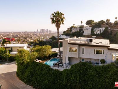 8555 Hollywood Blvd