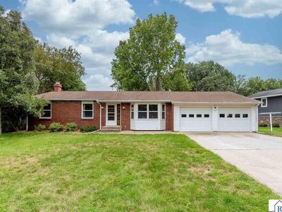1833 Crestview Dr