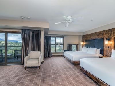 136 Country Club Dr #408
