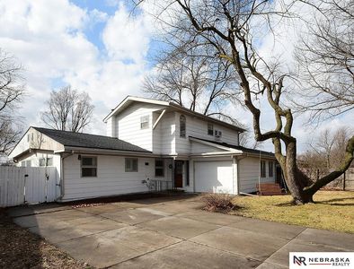 729 E Eldora Ln