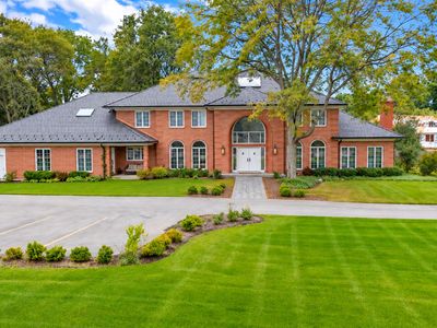 711 W Old Elm Rd