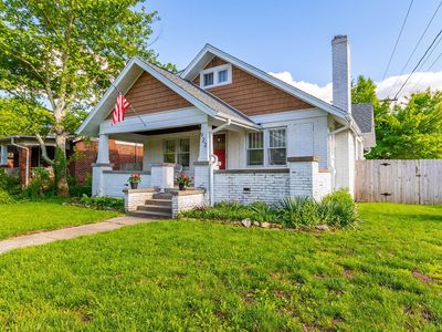 922 W Broadway