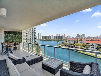 3250 NE 188th St APT 501