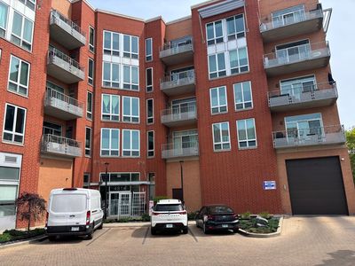 4814 N Clark St APT 204S