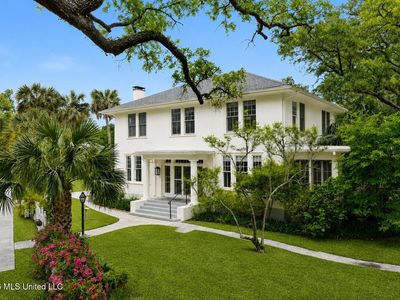 110 Wisteria Dr