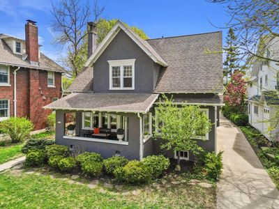 2515 East Newton AVENUE