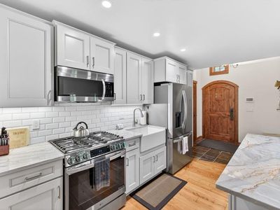 4 Rock Creek Ct