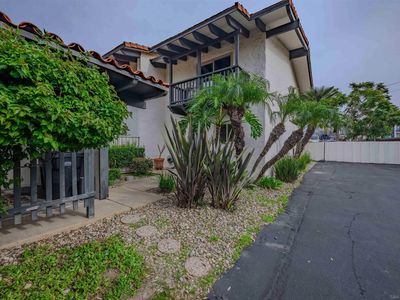 4202 Loma Riviera Ln