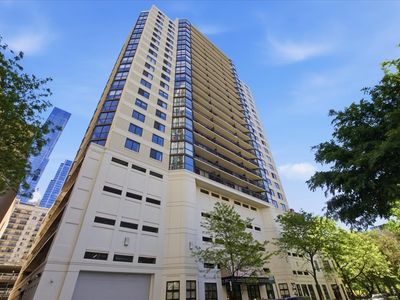 33 W Delaware Pl APT 19E