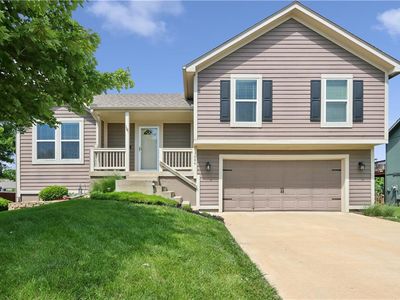 Property at 1004 Pumpkin Rdg, Gardner, KS